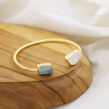 Carica l'immagine nel visualizzatore di Gallery, Bracciale rigido in vetro di mare