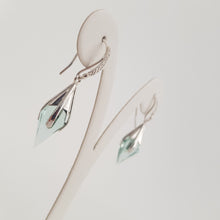 Load image into Gallery viewer, Prisma Earrings Obsidian - Idee D&#39;Arte Positano

