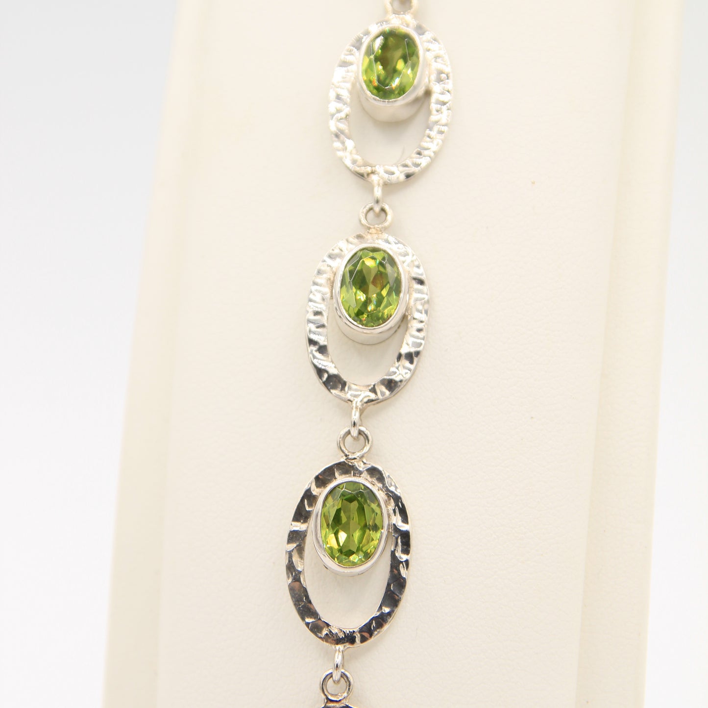 Bracciale con minerali scintillanti