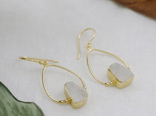 Carica l&#39;immagine nel visualizzatore di Gallery, Sea Glass Drop
