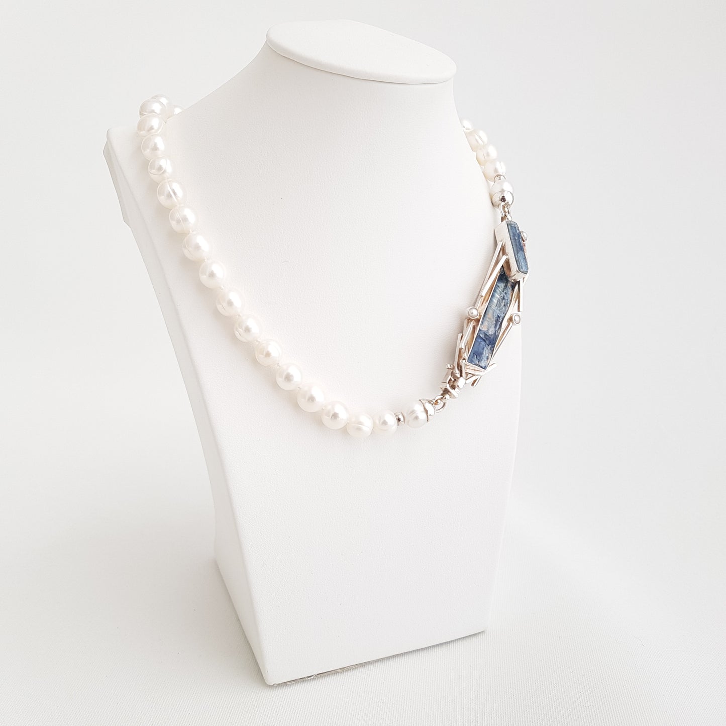 The Queen Necklace Pearls and Kyanite - Idee D'Arte Positano