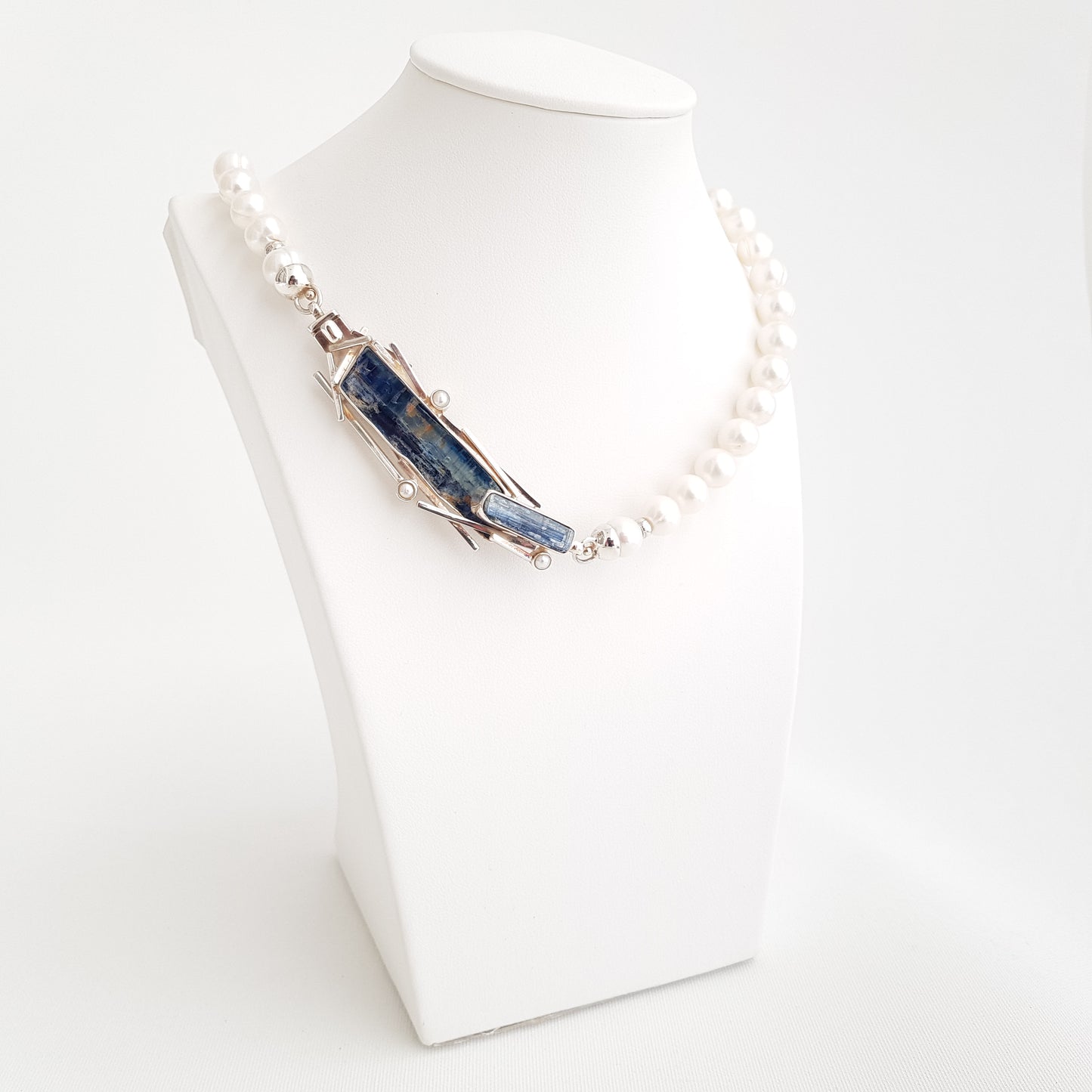 The Queen Necklace Pearls and Kyanite - Idee D'Arte Positano