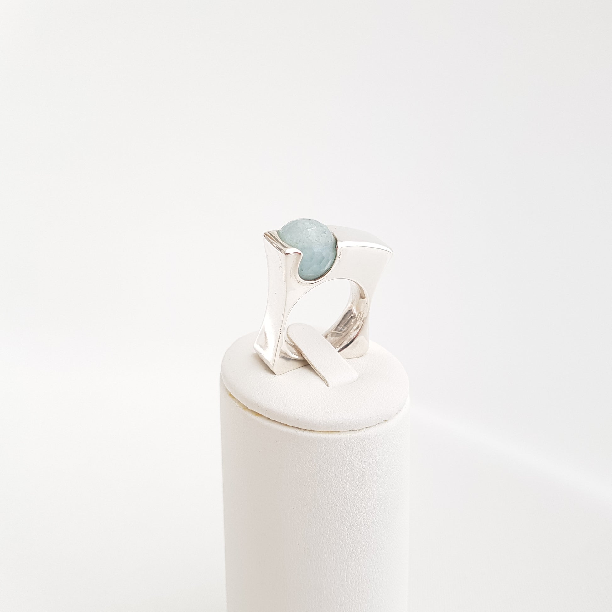 Sphere on a Squeare Ring Acquamarine - Idee D'Arte Positano