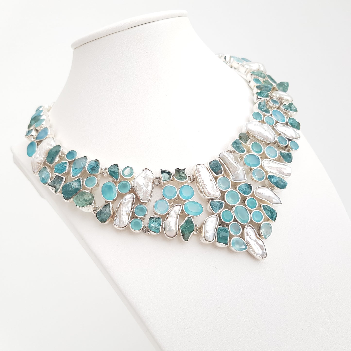Blu Apatite and Biwa pearl Breastplate - Idee D'Arte Positano