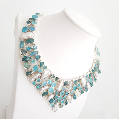 Blu Apatite and Biwa pearl Breastplate - Idee D'Arte Positano