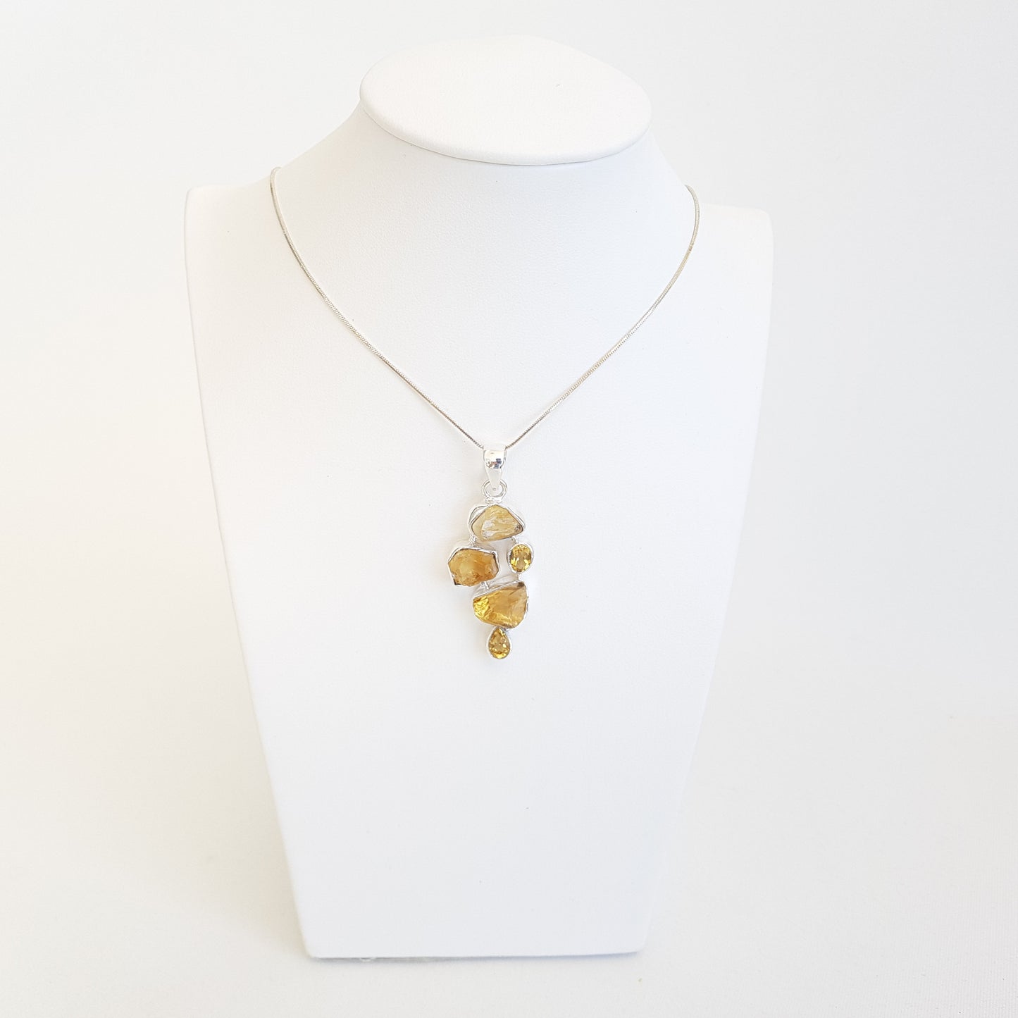 Raw Minerals Pendents - Idee D'Arte Positano