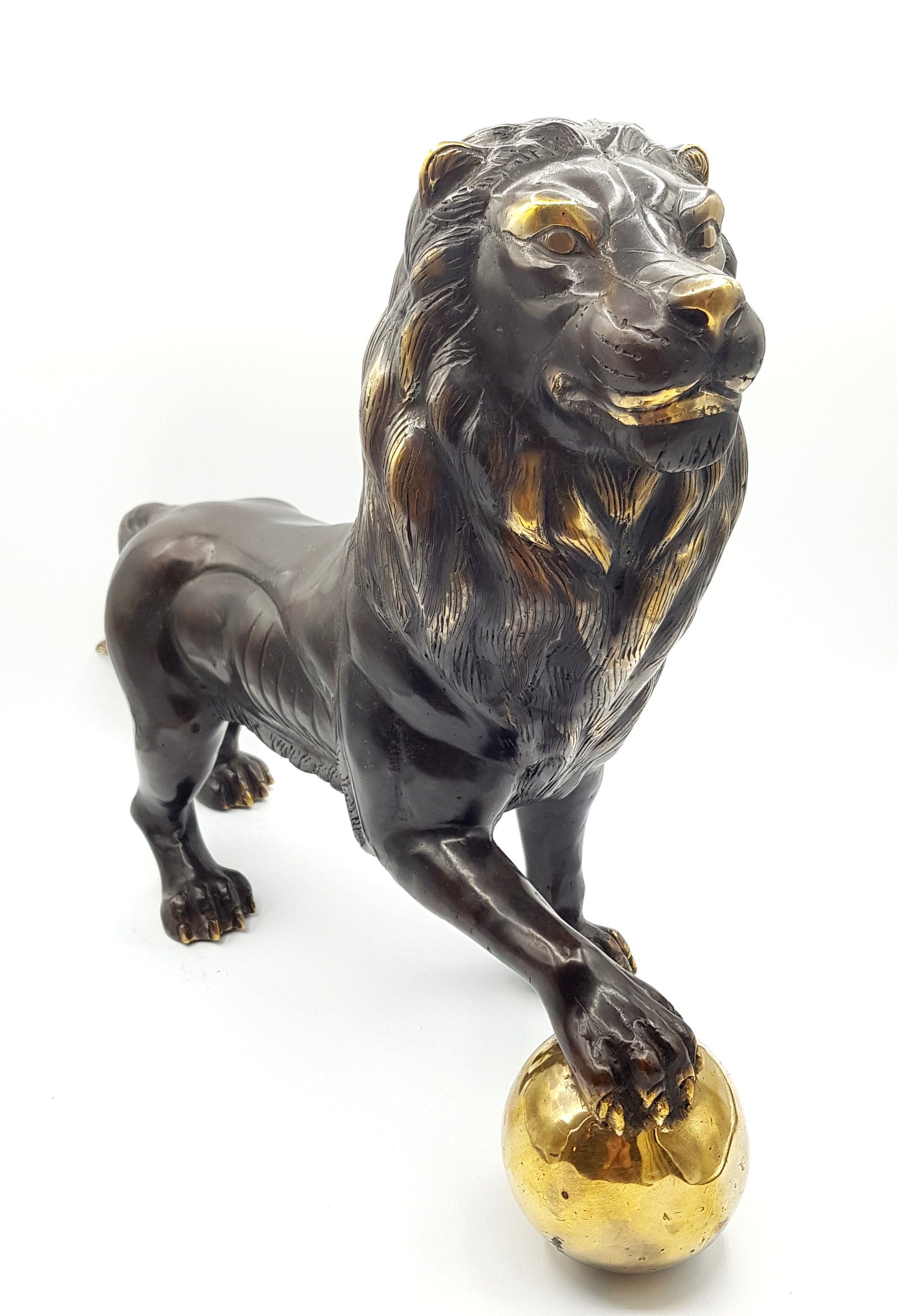 Lion on the Globe - Idee D'Arte Positano