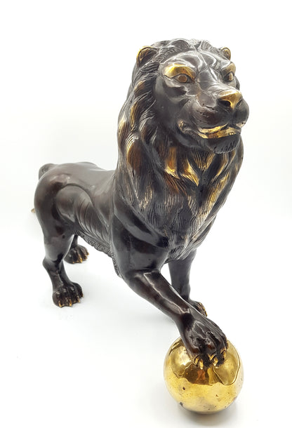 Lion on the Globe - Idee D'Arte Positano