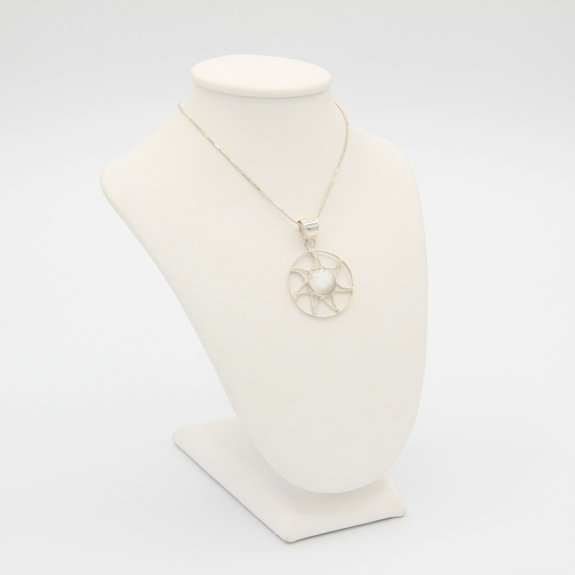 Delicate Sun Pendant - Idee D'Arte Positano