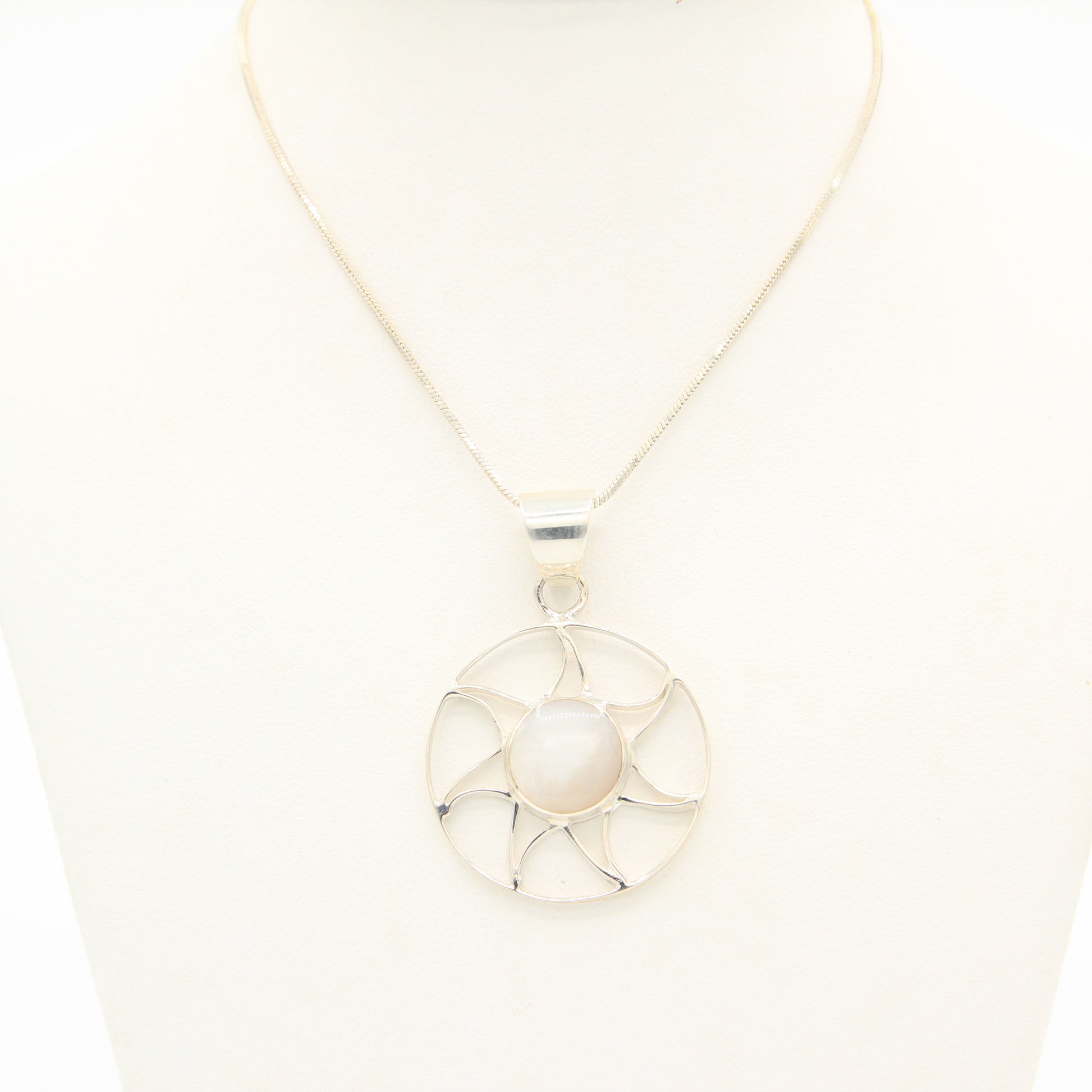 Delicate Sun Pendant - Idee D'Arte Positano