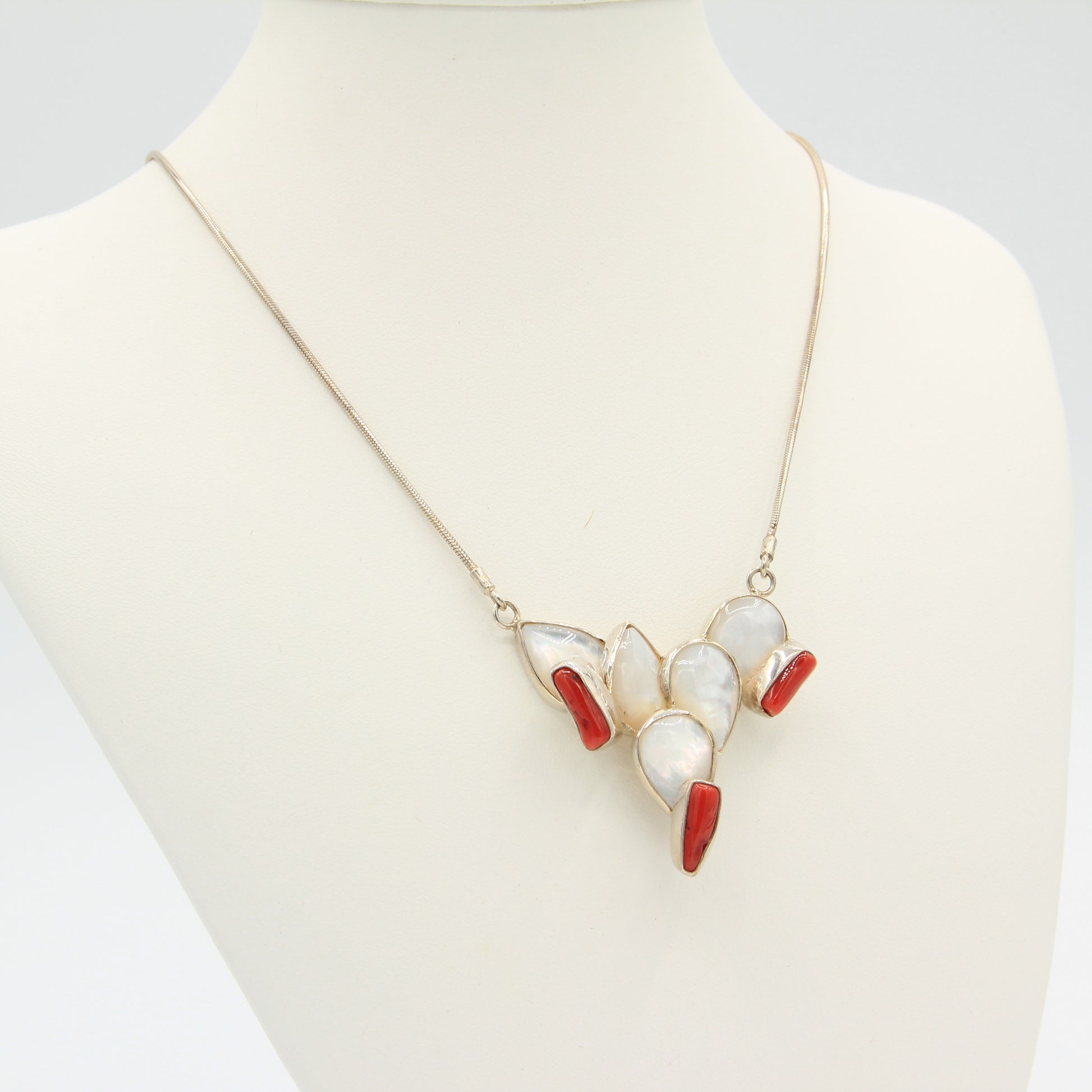 Mop and Coral Necklace - Idee D'Arte Positano