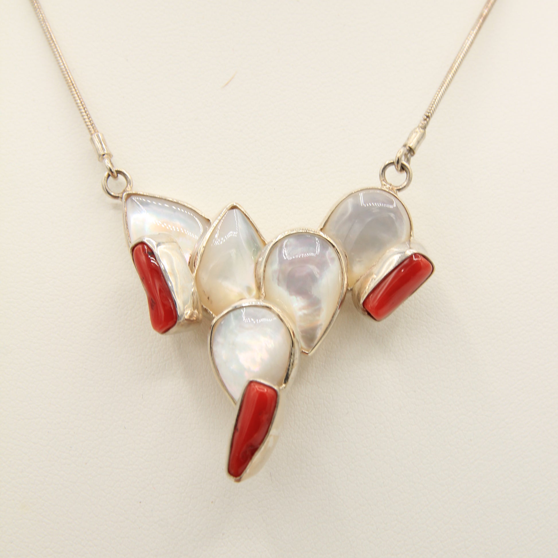 Mop and Coral Necklace - Idee D'Arte Positano
