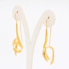 Load image into Gallery viewer, Long and Twist Gold Earrings - Idee D&#39;Arte Positano
