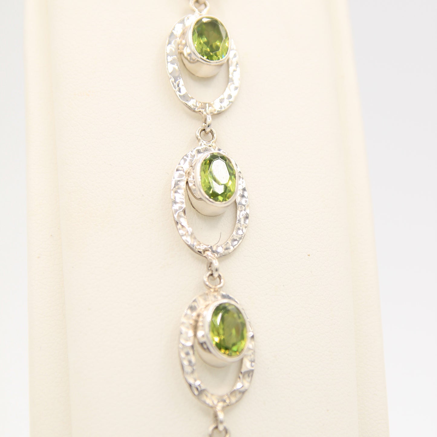 Bracciale con minerali scintillanti
