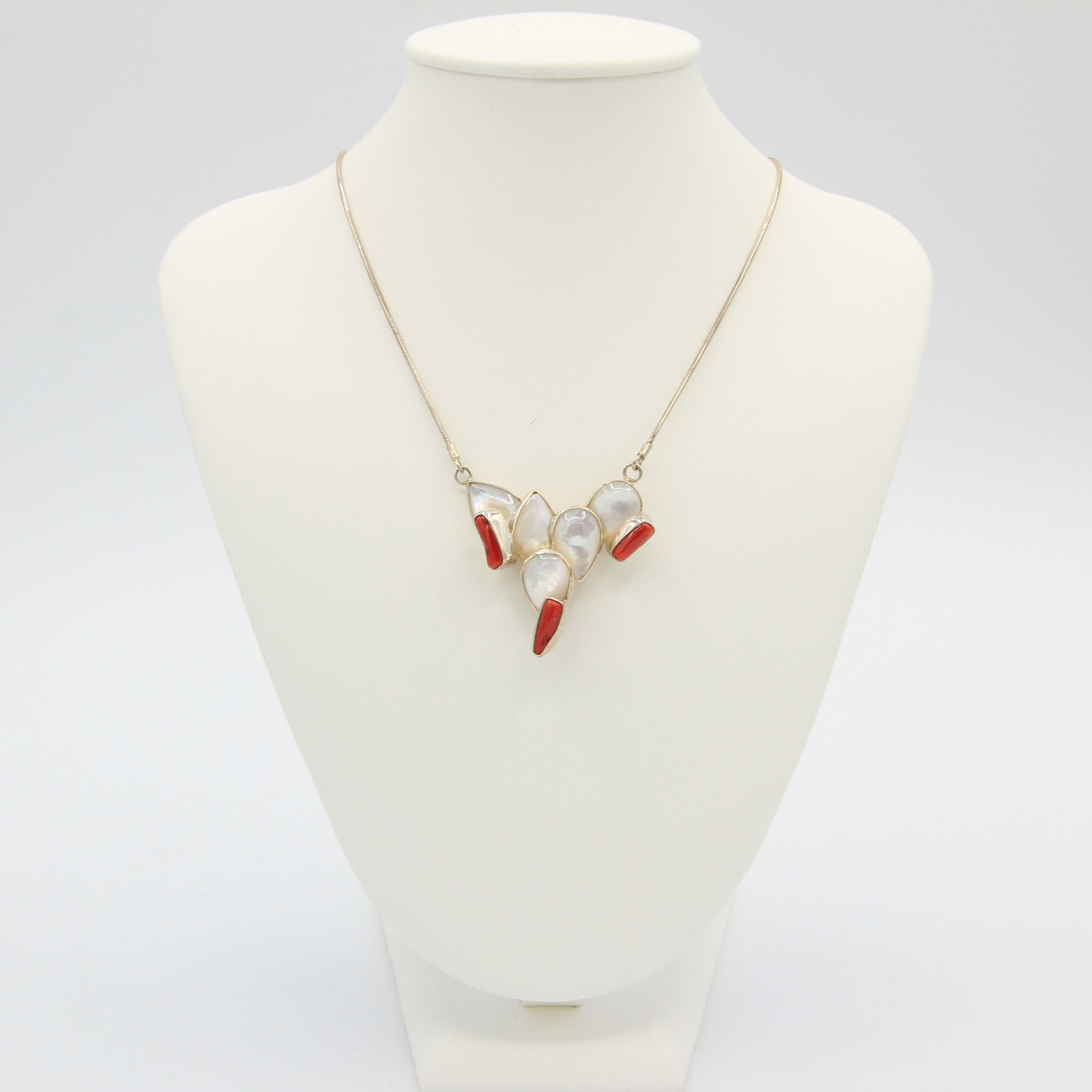 Mop and Coral Necklace - Idee D'Arte Positano