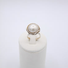 Carica l&#39;immagine nel visualizzatore di Gallery, Anello di perle solitario
