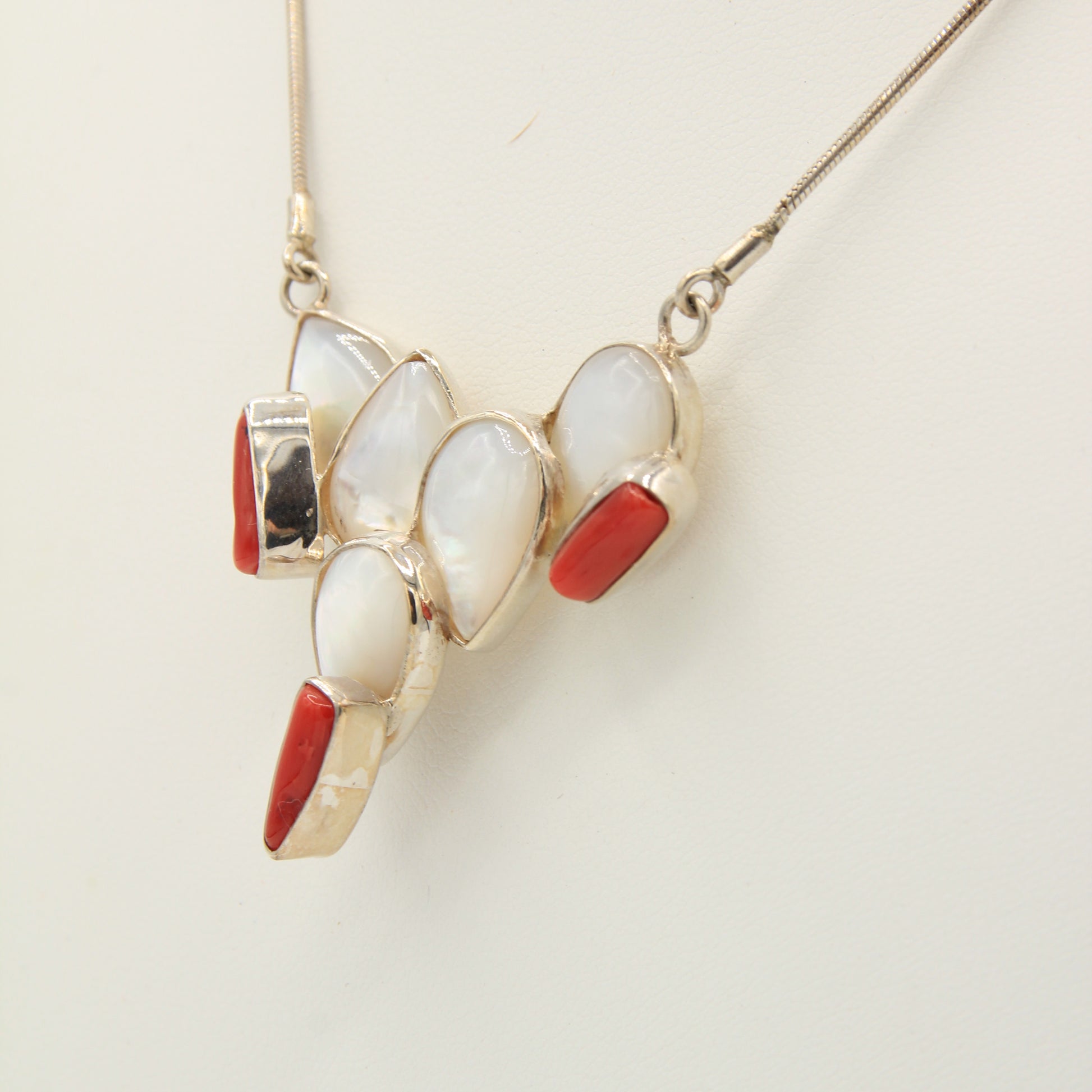 Mop and Coral Necklace - Idee D'Arte Positano