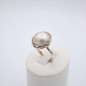 Lonely pearl Ring